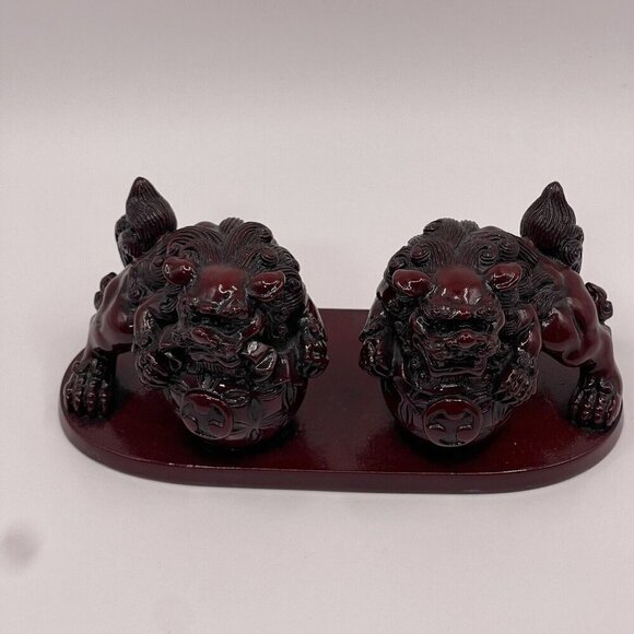 Beautiful Vintage Chinese Shisa Dogs Foo Dogs Resin Cinnabar Decor Paperweight - Picture 2 of 9